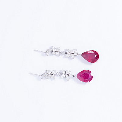 Aretes de oro blanco 18k con 14.35ct de rubí y 3.26ct de brillantes