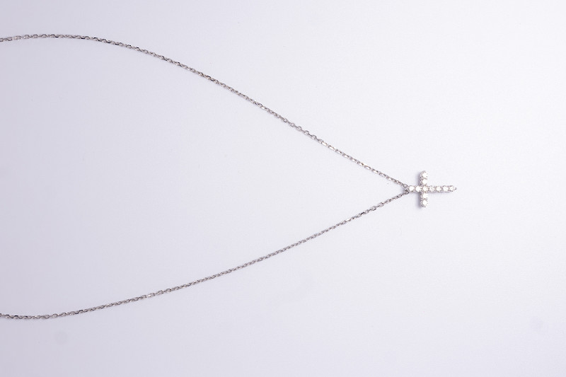Collar oro blanco 14k cruz con 11 brillantes 0.36ct total